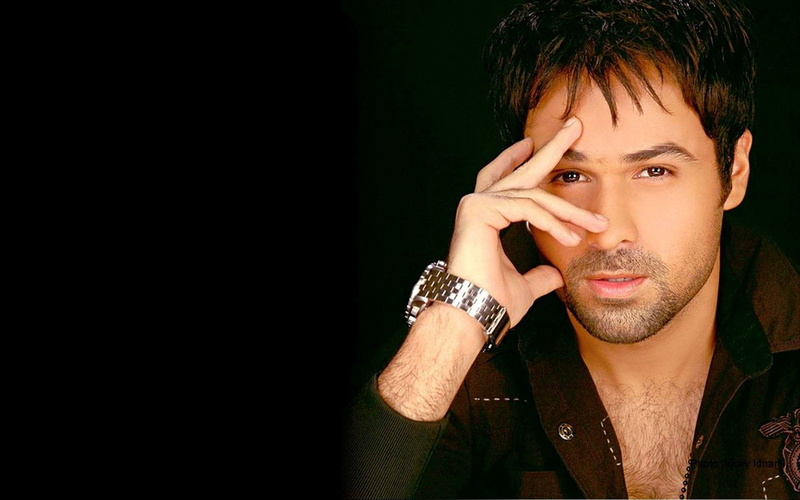 hombre, hairstyle, one person, headshot, 1080P, head in hands, contemplation, handsome, human face, front view, indoors, studio shot, beautiful people