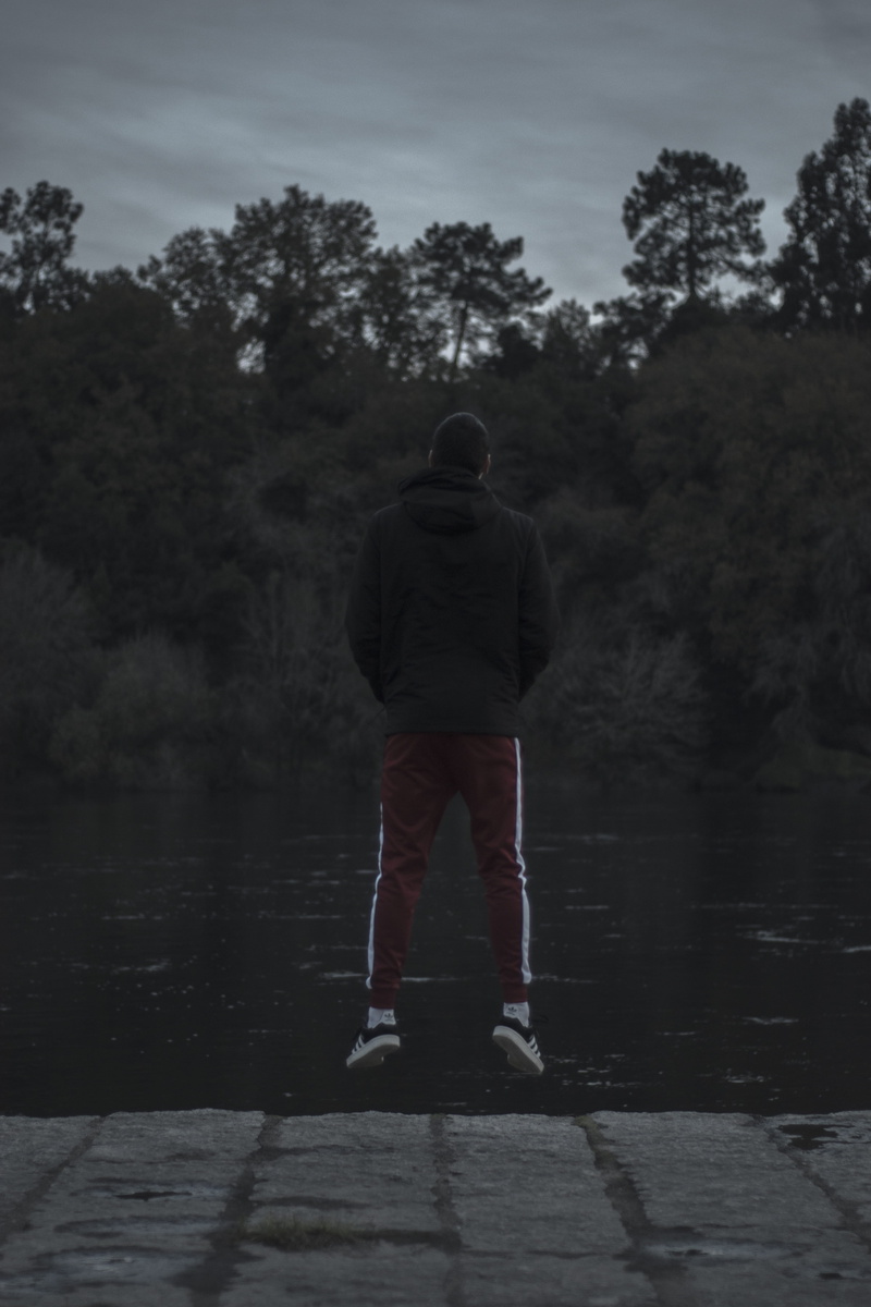 galicia, day, elegido, rio, real people, hood - clothing, salto, warm clothing, leisure activity, tree, full length, jump, sky, chosen one, footpath, hombre