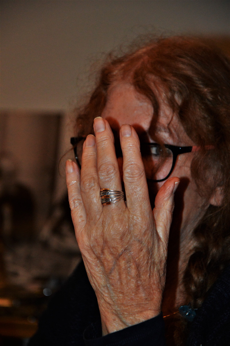 human body part, 5K, jewelry, beautyfull, to hide, finger, beauty, france, real people, obscured face, ring, women, adult, woman, focus on foreground