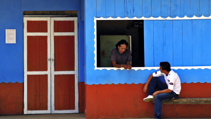 day, built structure, 2K, people, men, lifestyles, ecuador, vernácula, casual clothing, entrance, outdoors, door, real people, three quarter length, color