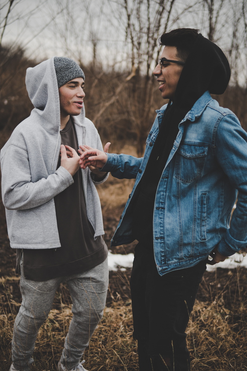 laughing, men, bonding, lifestyles, grass, front, 5K, three quarter length, clothing, winter, hoody, hat, retrato, friend, african american, togetherness