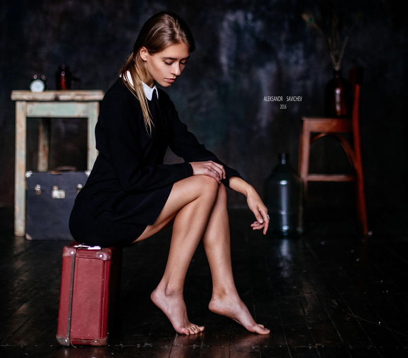 dress, chair, Ombre Hair, straight hair, barefoot, Aleksandr Savichev, 1080P, rings, black clothing, women, suitcase, long hair