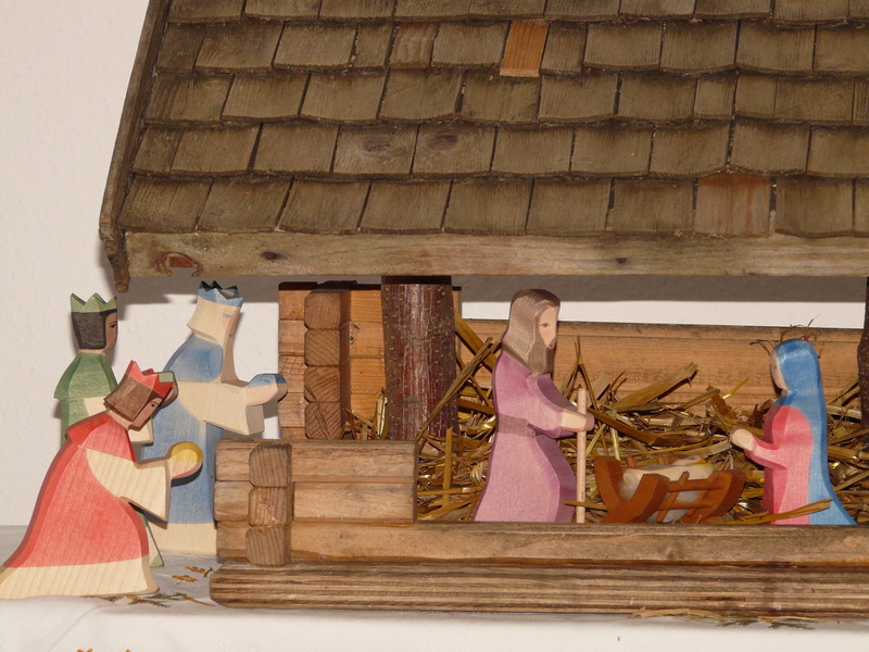 wood carving, people, clothing, maria, women, santon, crib, togetherness, 2K, carve, joseph, dress, wall - building feature, childhood, wood, playing