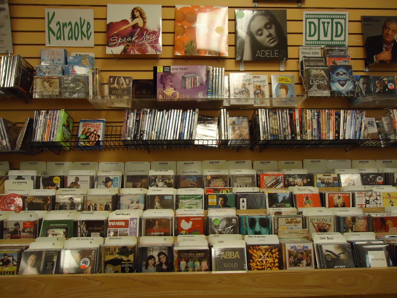 buy, no people, side by side, shop, dvd, arrangement, covers, sale, still life, choice, book, communication, shelves, education, indoors, retail, variation