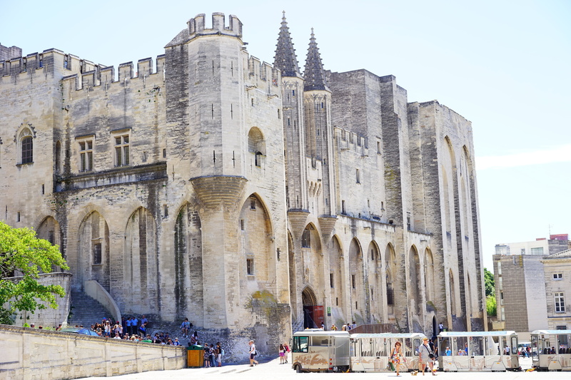 5K, group of people, ancient, real people, france, avignon, city life, day, front facade, history, tourism, the past, tourist attraction, arch, crowd