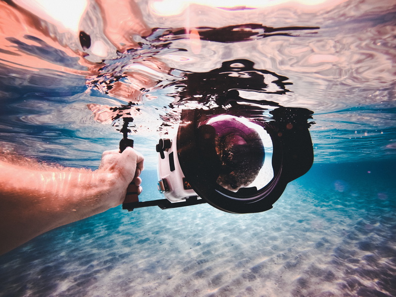 pool, blue, sea, men, hand, photography, recreational Pursuit, people, underwater photography, adults only, holding, scuba Diving, adult, water, sport