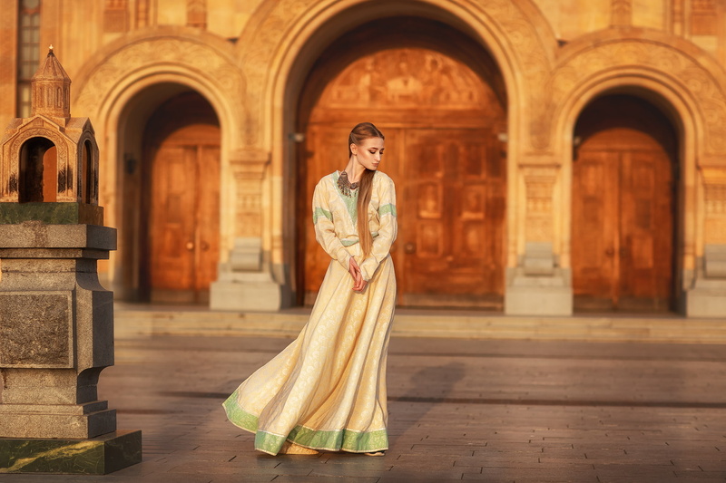necklace, women, door, blonde, architecture, portrait, women outdoors, Anastasia Barmina, outdoors, depth of field, dress, 1080P, model, long hair