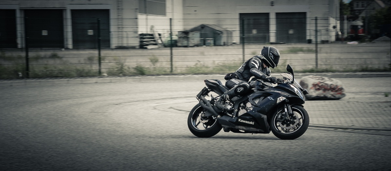 riding a motorcycle, real people, built structure, transportation, jacket, biker, building exterior, ride, riding, athletes, land vehicle, crash helmet