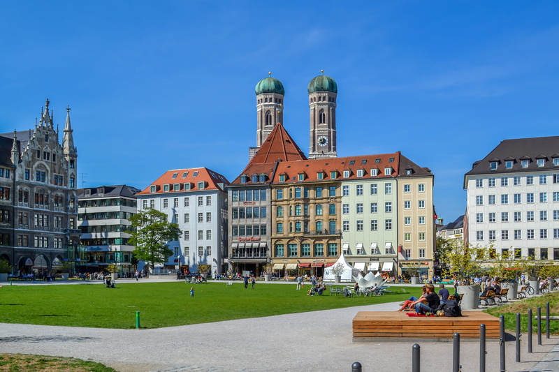 building exterior, nature, women, men, incidental people, tower, large group of people, munich metropolitan area, 4K, crowd, blue, group of people, travel destinations