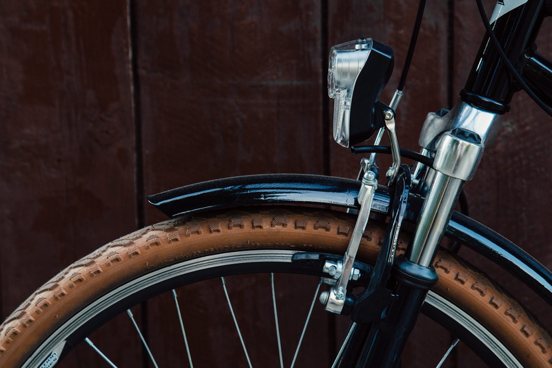 5K, day, wood, metal, retro styled, black, mode of transportation, close-up, brown, wheel, activity, outdoors, bicycles, planks, transportation, tire