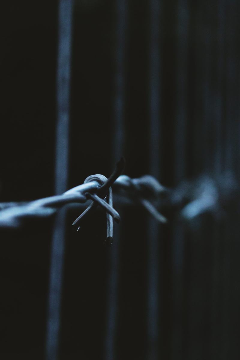 barrier, depth of field, boundary, metal, sharp, tied up, close-up, chain, safety, no people, 5K, focus on foreground, security, connection, fence, wire