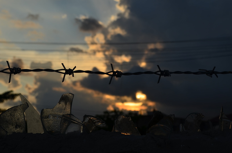 border, wire, barb wire, 4K, outdoors, tranquility, sunset, silhouette, focus on foreground, metal, sky, fence, water, gloomy sky, no people, secure, barbed