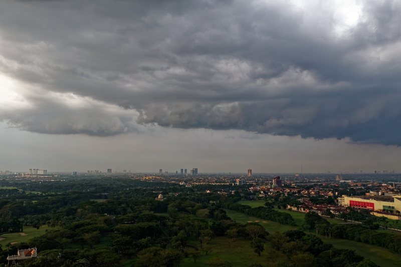 beauty in nature, s, landscape, trees, cloudiness, drone cam, building exterior, plant, cloudy, building, urban, storm, nature, weather, scenic, drone view