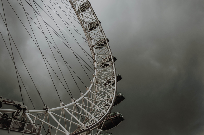 cloud - sky, cloudy, arts culture and entertainment, day, spoke, amusement park, london eye, metal, circle, daytime, white, 5K, ferris, travel, gray, geometric shape