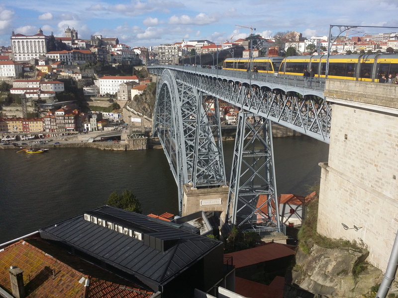 sky, transportation, residential district, arch bridge, Iron Bridge, urban Skyline, chain bridge, building, city, bridge, travel, built Structure, architecture