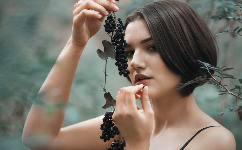 women outdoors, beautiful woman, fashion, one person, women, focus on foreground, young women, headshot, real people, adult, portrait, Isabel Carmonavi