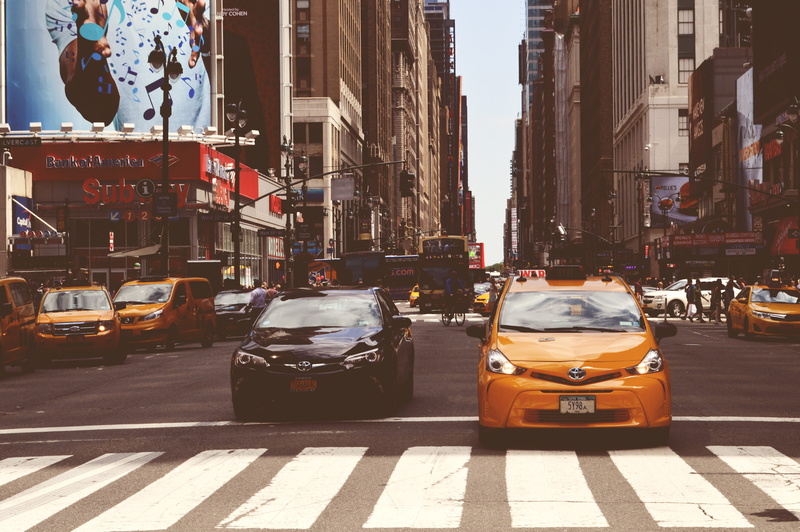 two, travel, traffic, City, brown, incidental people, business, manhattan, yellow taxi, 5K, buildings, Street, mode of transportation, downtown, sign