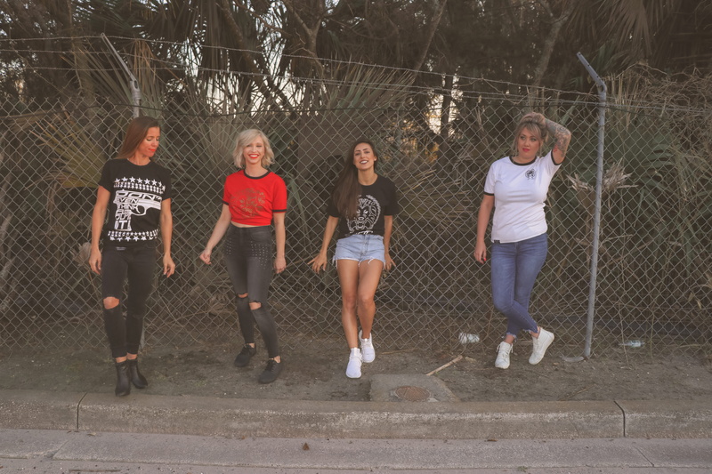 nature, pose, lifestyles, fence, women, leisure activity, child, front view, wear, outdoors, people, four, day, chainlink fence, togetherness, friendship