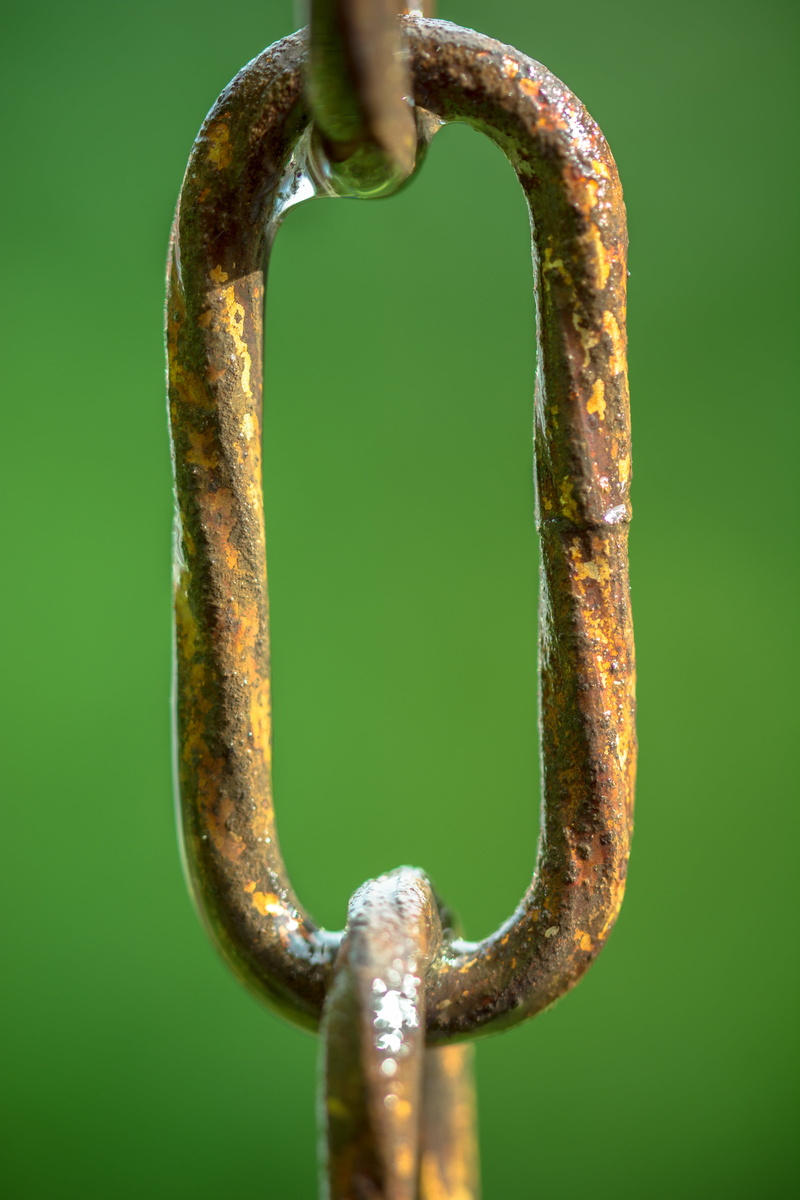 focus on foreground, hook, rusty, circle, corrosion, no people, drip, green color, single object, chain link, water, chain, moist, day, stainless, steel