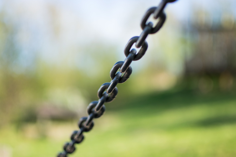 close-up, security, green, phone cord, land, 5K, closeup, metal, field, gray, link, black, steel, connection, photography, safety, protection, chain, shallow