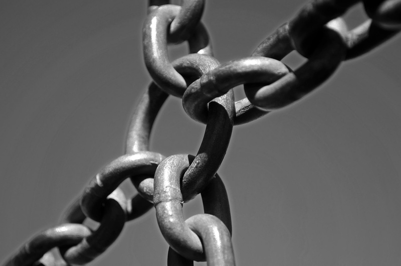 chain, connection, no people, shape, background, design, strength, pattern, close-up, eye, 1080P, black, metallurgy, grayscale, iron, white, solid, security