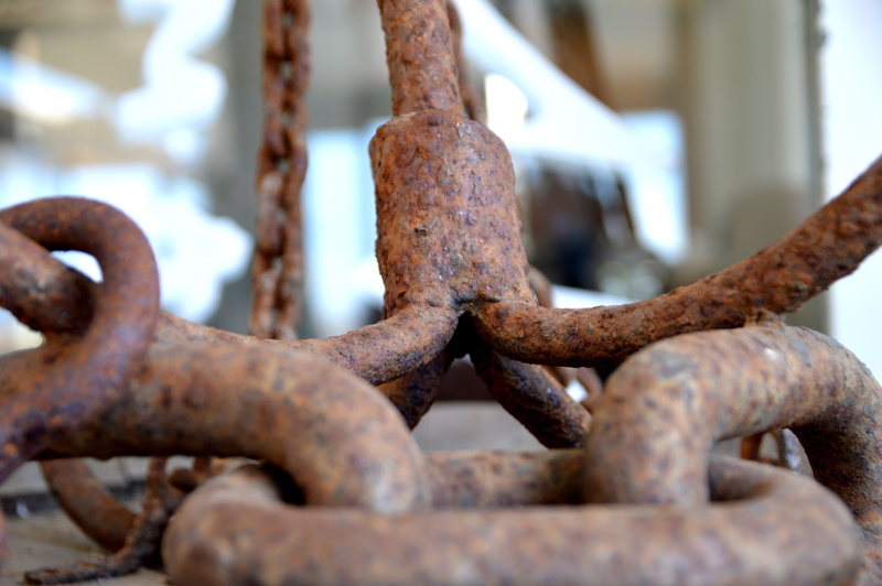 old, rusty, machine part, Sea, damaged, run-down, close-up, iron - Metal, outdoors, link, boat, Ship, Boat, steel, chain, day, obsolete, focus on foreground