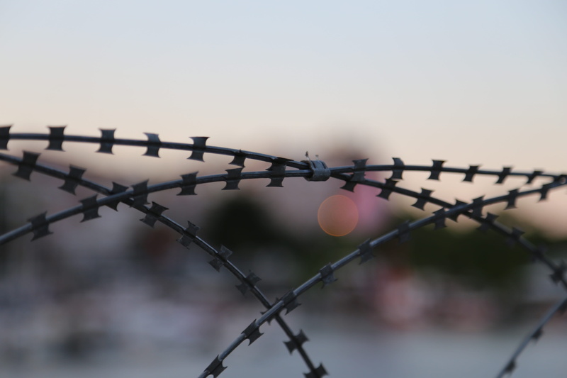 protection, boundary, warning sign, exclusion, communication, barb, enclosure, silhouette, focus on foreground, sky, 5K, Barbed Wire, barbed, dangerous