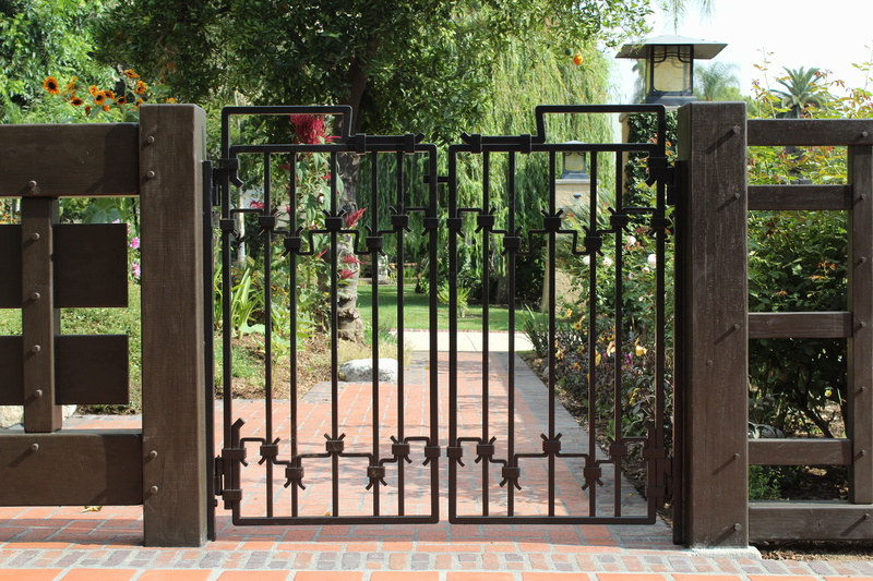 growth, iron - metal, grills, steel, built structure, 5K, Fence, rural, front or back yard, Gate, railing, safety, nature, green color, tree, metal, architecture