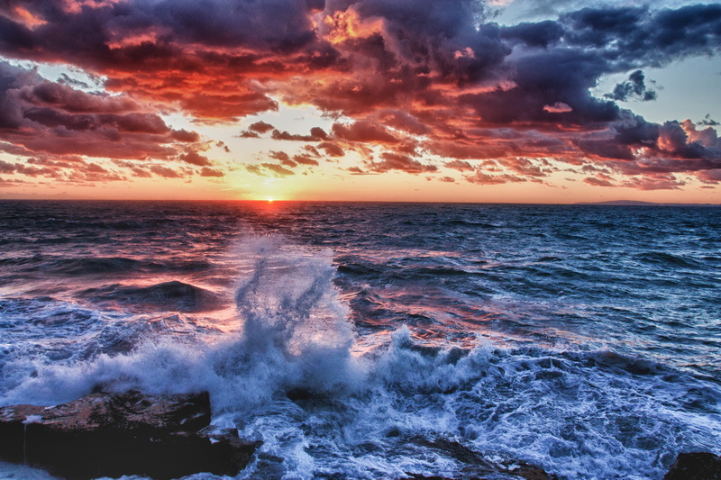 sea, dusk, horizon, motion, tropical Climate, splashes, beauty In Nature, awe, summer, sunset, twilight, blue, color Image, dawn, light - Natural Phenomenon
