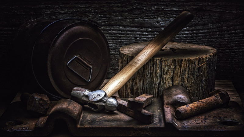 indoors, metal, no people, small group of objects, variation, 1080P, hammer, work tool, group of objects, tool, still life, dark, rust, directly above
