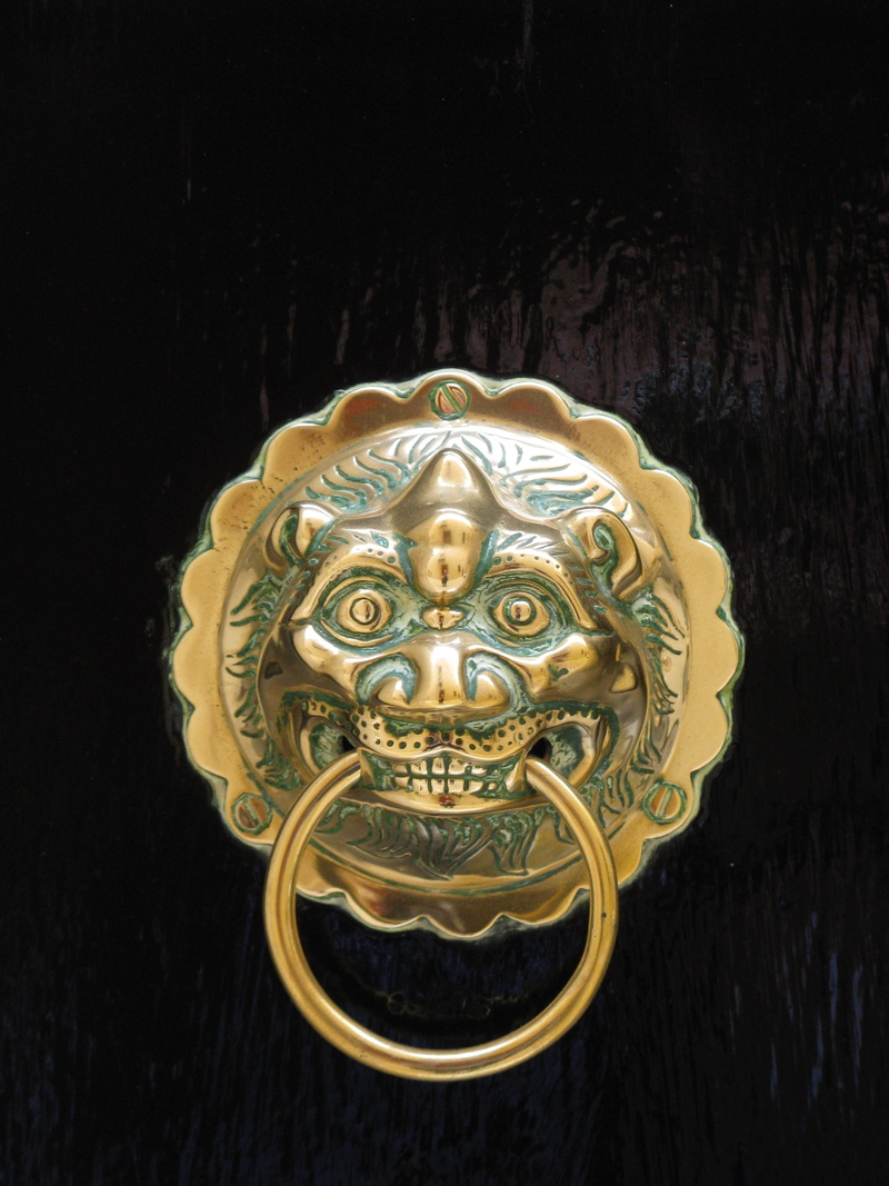luxury, studio shot, indoors, brass, animal, fitting, door hardware, old door, no people, metal ring, antique, door knob, black background, decorative