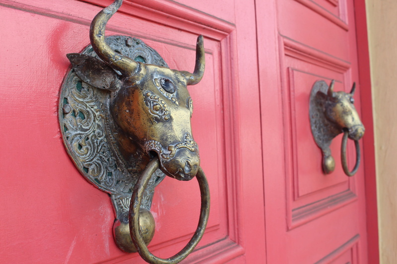 wooden door, handle, knob, antique, figure, bull, ornament, decorative, front door, decoration, deco, red, animal, brass, mammal, door knocker, door handle