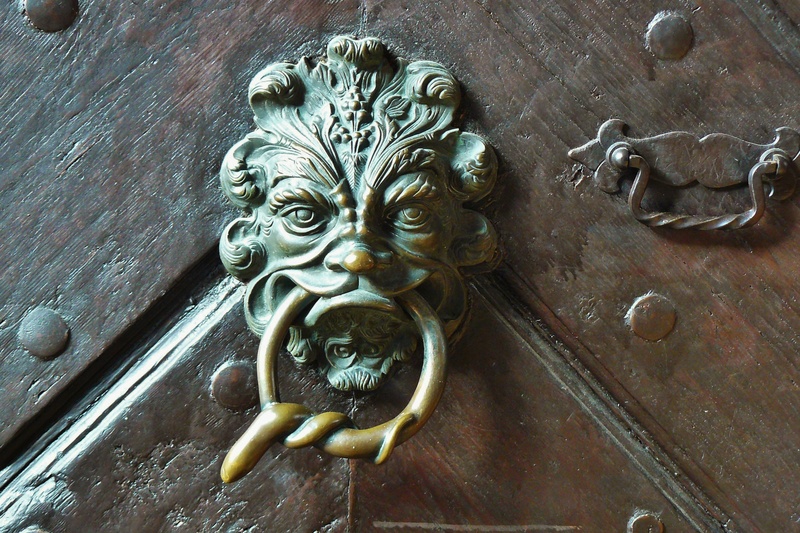 historically, antique, entrance, animal themes, artfully, monkey, 2K, input, ornament, door handle, close, no people, art and craft, wood grain, house entrance