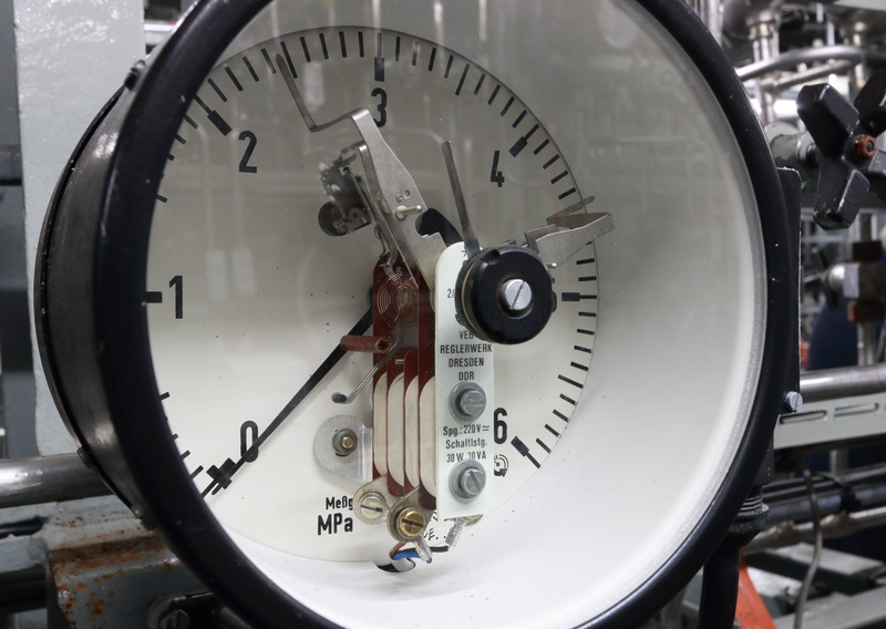 industrial equipment, metal, equipment, technology, reactor, complexity, industry, geometric shape, 5K, nuclear, factory, indicator alarm, pressure switch