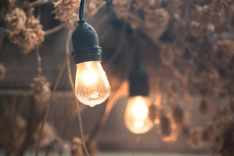 lightbulb, rain, 5K