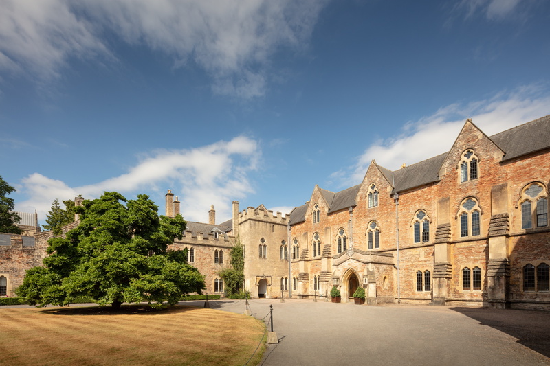 cloud - sky, the past, beautiful, building exterior, architecture, sunlight, blue, landmark, pretty, famous, somerset, place, window, palace, building