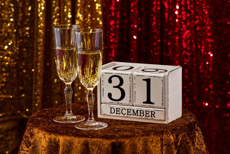 midnight, prost, 5K, annual financial statements, close-up, new years greetings, glasses, red, abut, number, party, new years day, champagne flute, western script