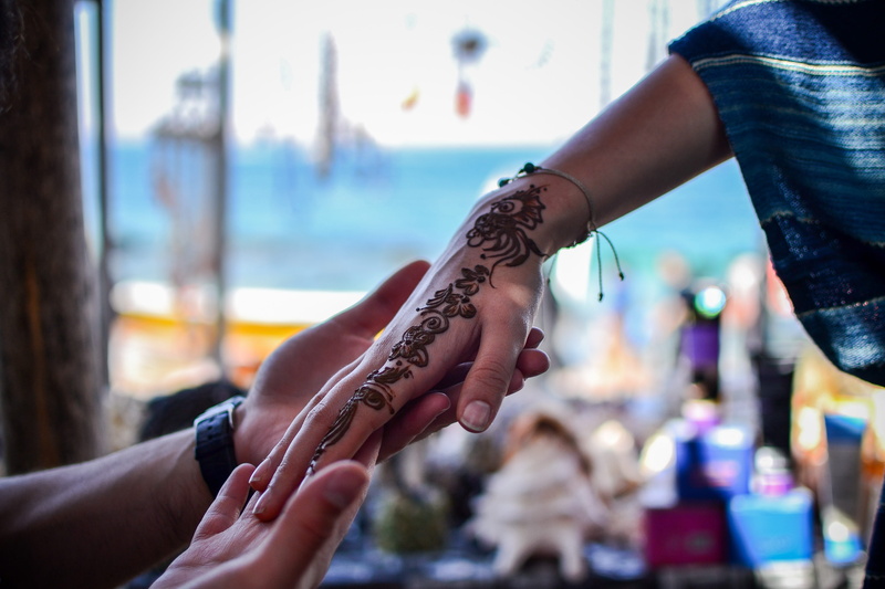 metropolis, body part, wristwatch, leisure activity, day, holding, real people, 4K, arm, accessories, person, accessory, close-up, lifestyles, urban, tattoo