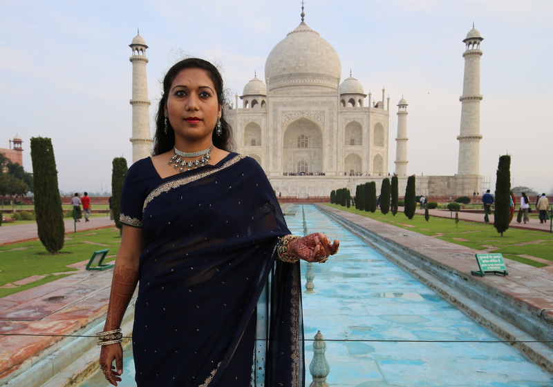 Woman, Agra, looking at camera, real people, hindus, building exterior, temple, arch, mausuleo, portrait, mehndi, one woman only, leisure activity, day
