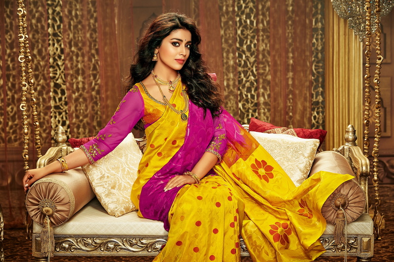bangles, Indian makeup, saree, Bollywood actresses, red lipstick, actress, sitting, model, shriya saran, women, 1080P, necklace