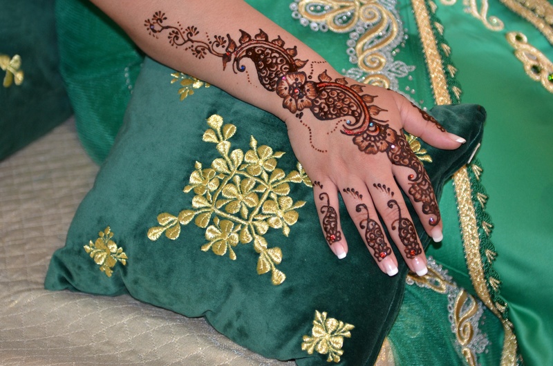 real people, henna, pattern, leisure activity, floral pattern, art and craft, tattoo, human limb, design, beauty, hand wife, human body part, creativity