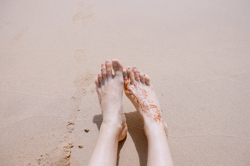 human foot, tropical, low section, adult, exotic, photography, sunlight, lifestyles, body part, beach, human toe, foot, caucasian, barefoot, toenail, henna tattoo