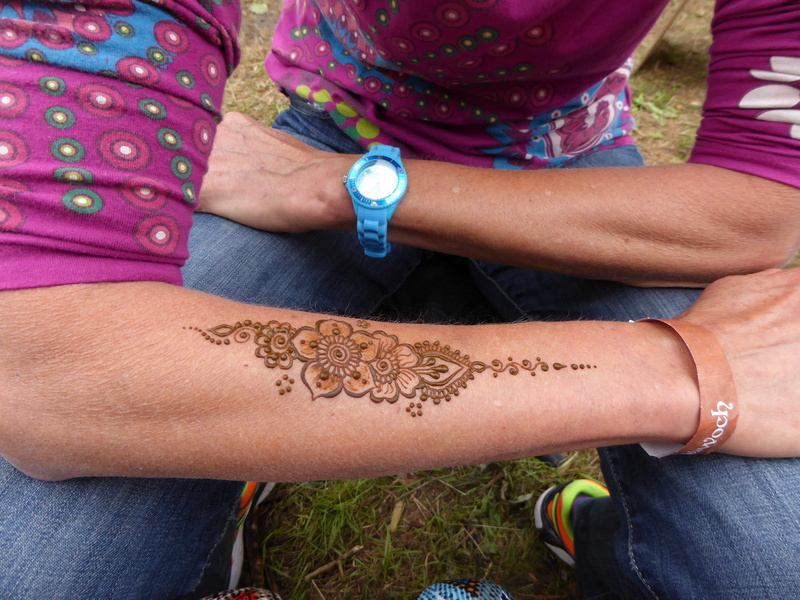 real people, 2K, human hand, ornament, day, human body part, men, casual clothing, tattoo, sacred geometry, togetherness, henna tattoo, jewellery, body part