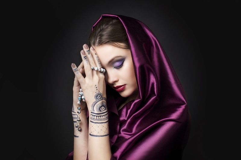 young women, Women, hairstyle, young adult, Scarf, hand, one person, front view, Tattoo, beautiful woman, Lipstick, body part, black background, Amulet