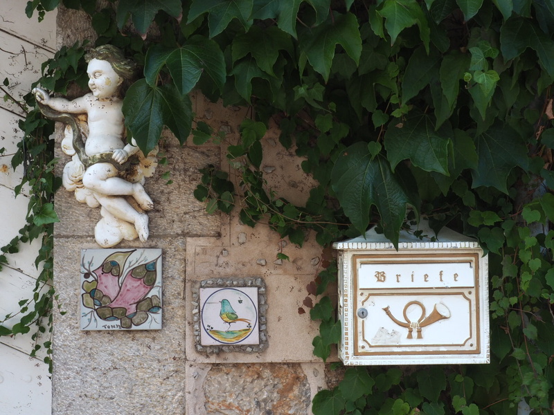 ivy, metal work, 1080P, deco, post mail box, figure, red, bird, outdoors, sun, statue, old, door, artwork, wall - building feature, face, art, representation