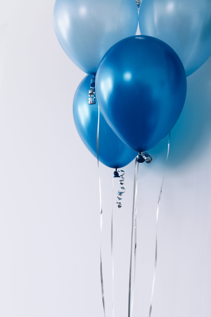 inflatable, crystal, fragility, ball, low angle view, mid-air, indoors, purple, balloons, golf, white, single object, turquoise, helium, sport, dessert