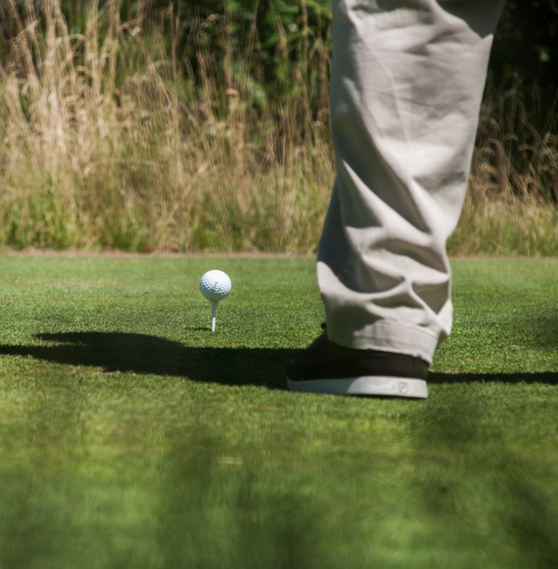 leisure activity, standing, golf, human body part, person, activity, outdoors, sport, golfball, golf tee, golf course, one person, course, front, human limb