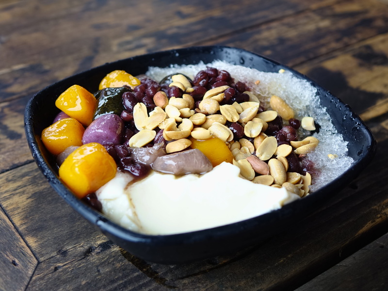 nut - food, jiufeng, table, ready-to-eat, vegetable, asian, 芋圆, dried fruit, fruit salad, wood - material, granola, high angle view, halo, glutinous rice ball