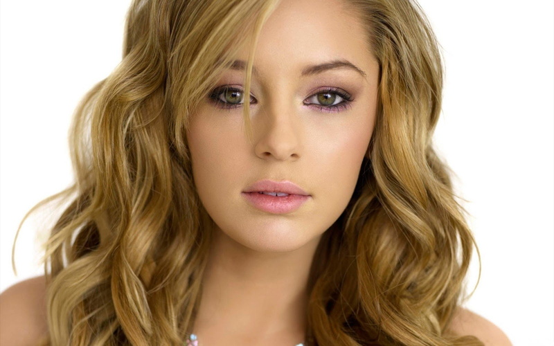 720P, Keeley Hazell, Adults