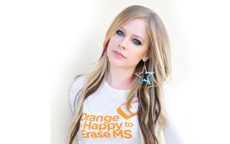 blonde, teenager, long hair, beautiful woman, front view, text, hair, blond hair, beauty, Avril Lavigne, singer, one person, studio shot, white background